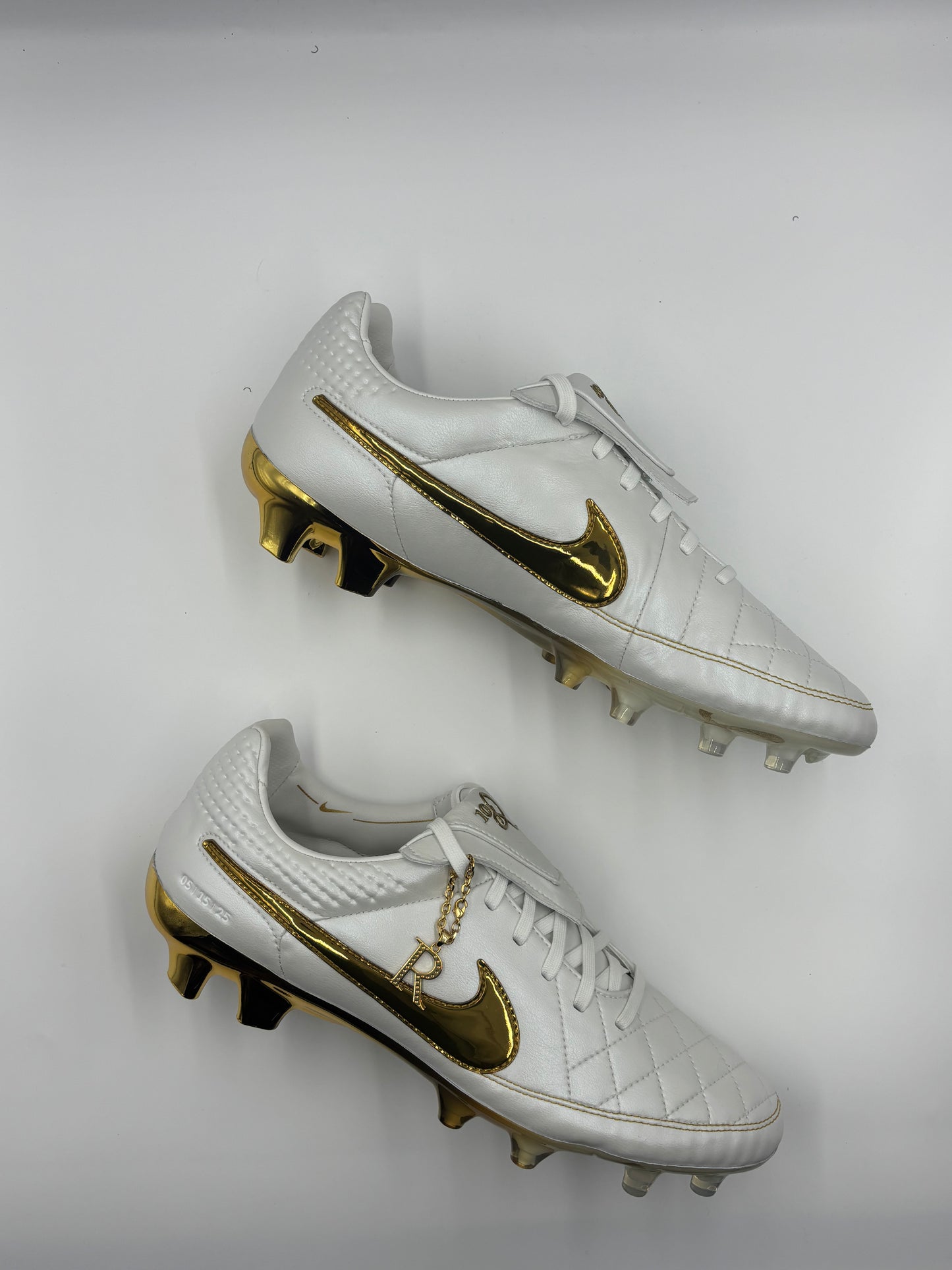 Nike Tiempo Legend R9 Remake