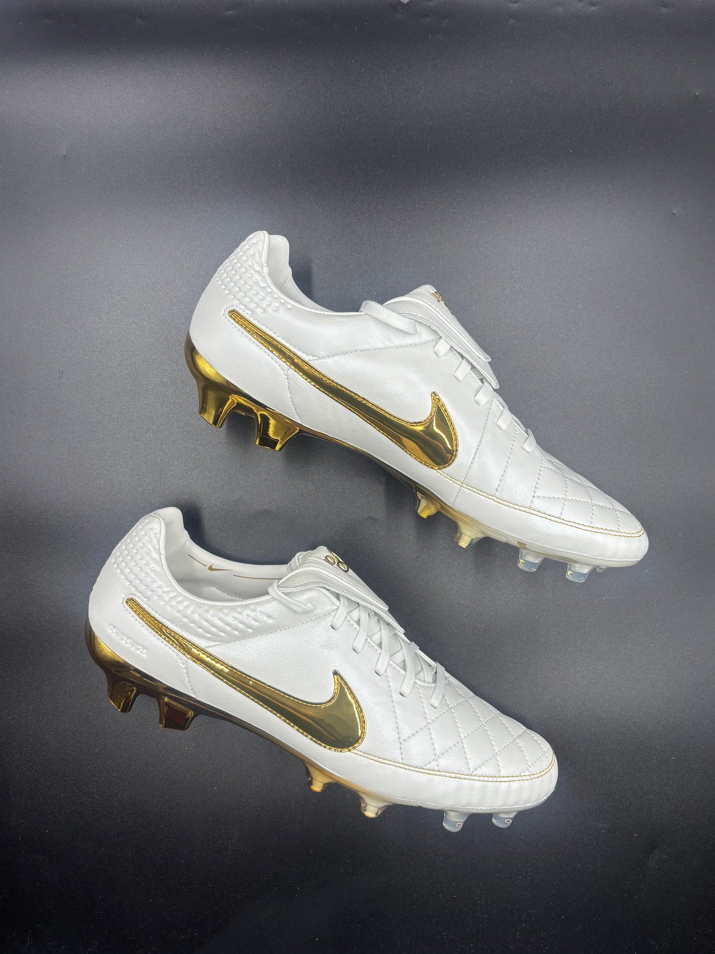 Nike Tiempo Legend R9 Remake